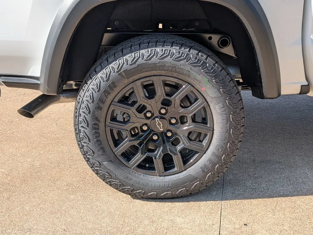 New 2026 Summit White Chevrolet Trail Boss image 3