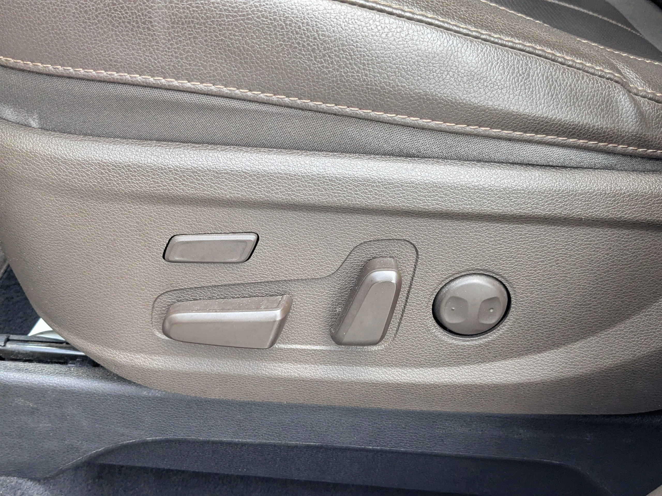 Used 2022 White Kia SX image 20