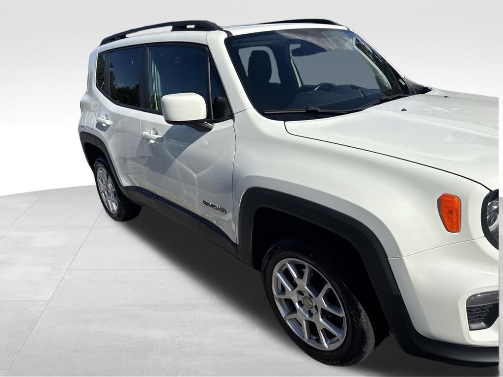Used 2019 White Jeep Latitude image 2