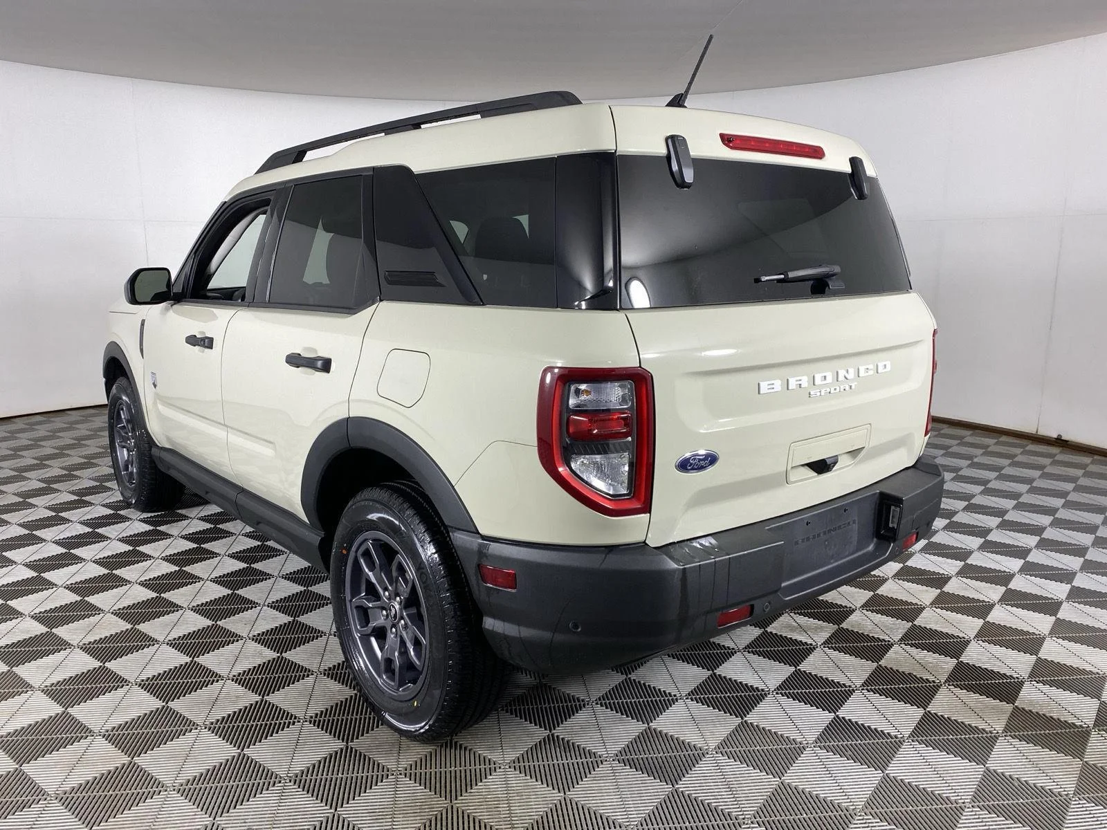 Used 2024 Desert Sand Ford Big Bend image 15