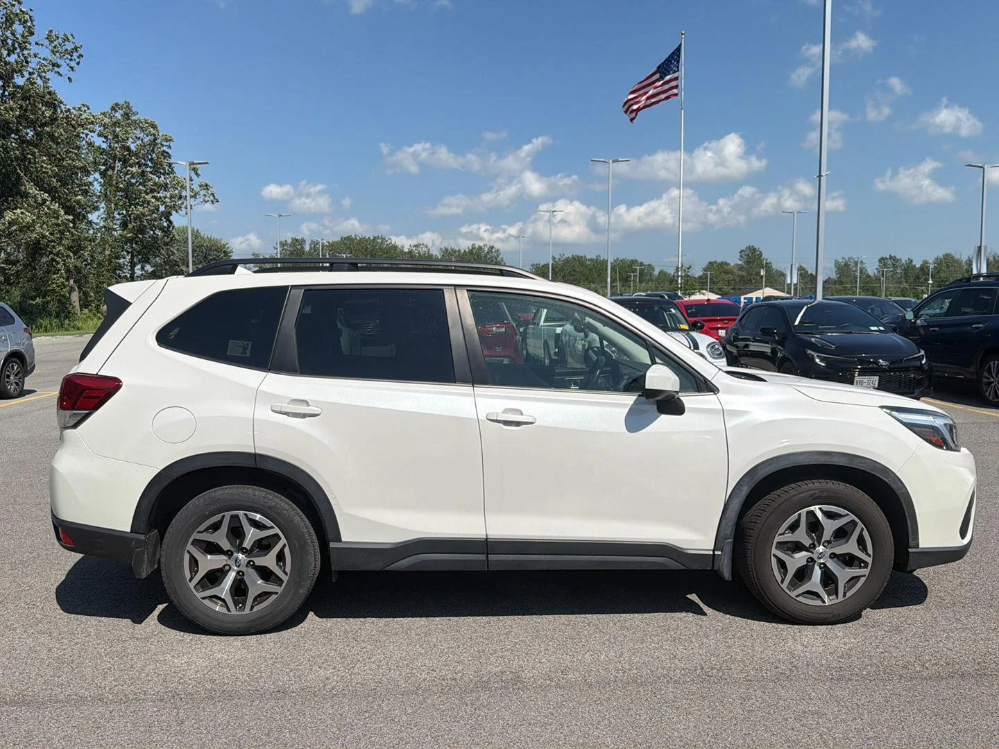 Used 2021 Crystal White Pearl Subaru Premium image 3