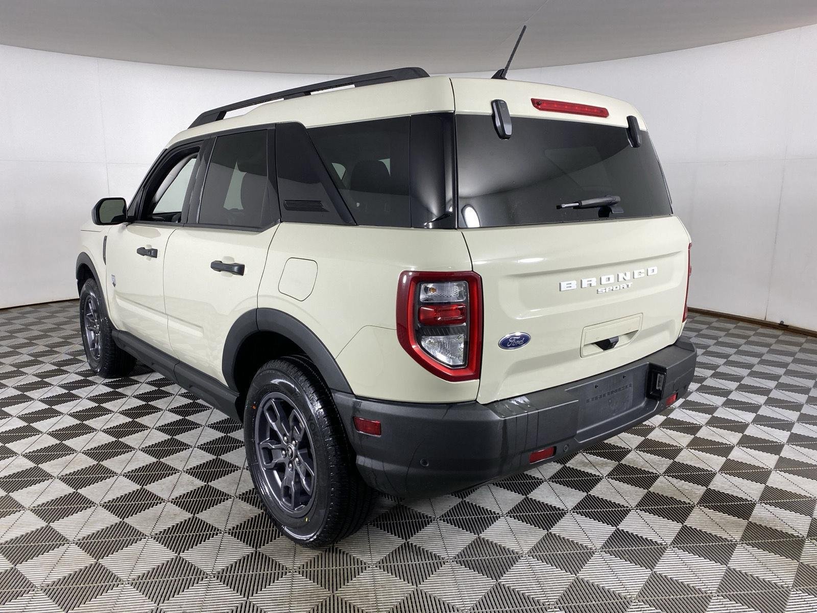 Used 2024 Desert Sand Ford Big Bend image 15