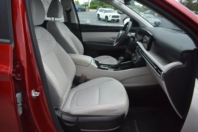 Used 2025 Red Hyundai SE image 18
