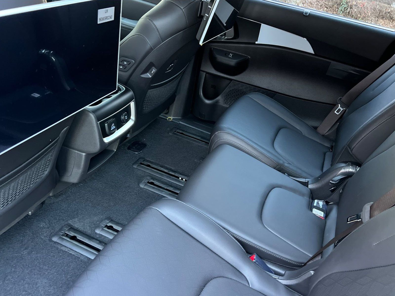 2025 Kia Carnival SX - Photo 12