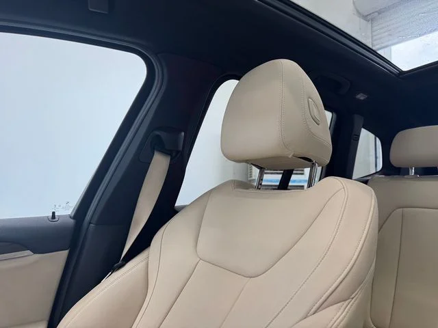 Used 2020 Jet Black BMW xDrive30i image 40