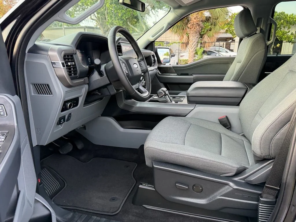 Used 2025 Black Metallic Ford XLT image 12