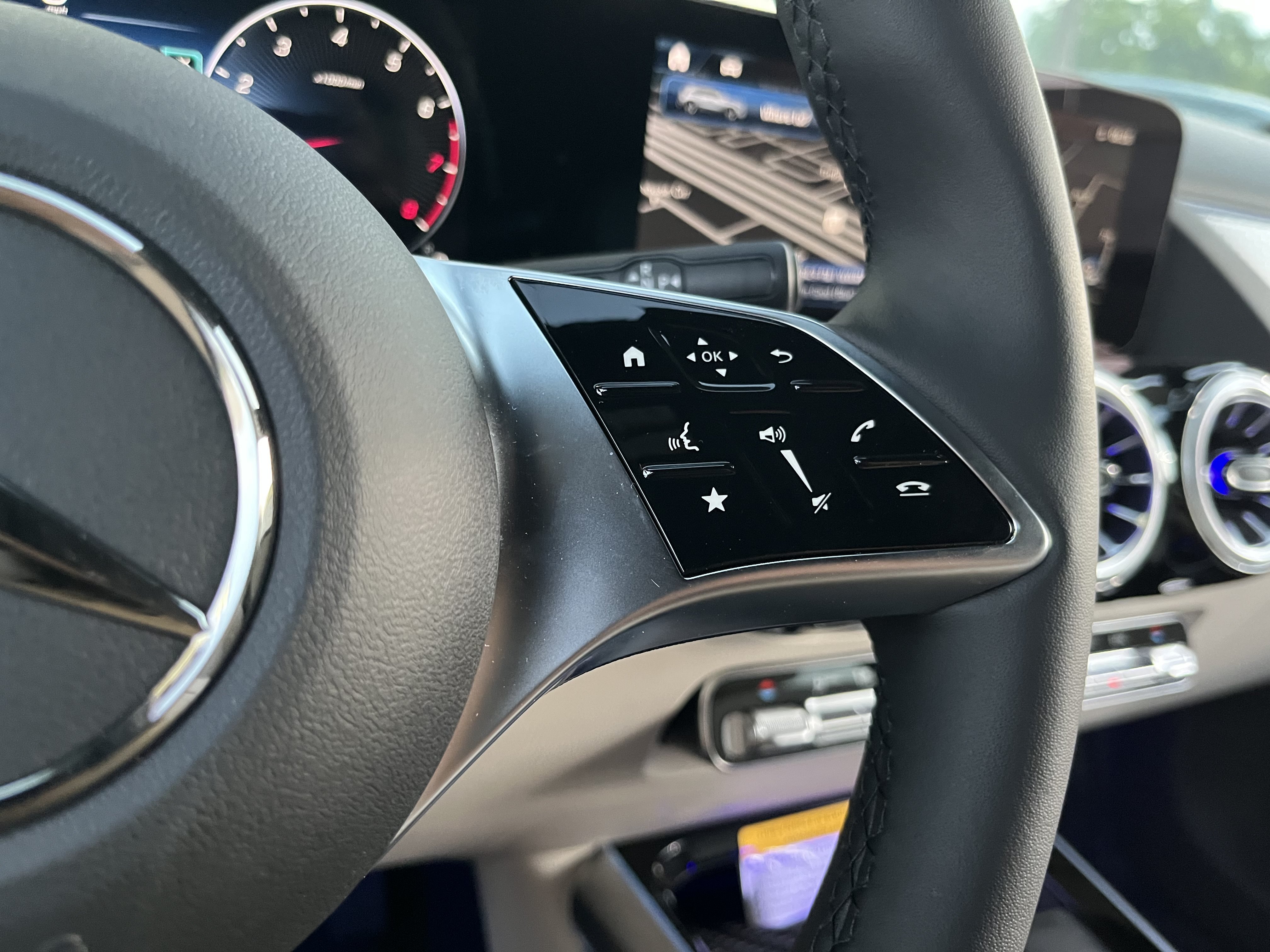 New 2026 Polar White Mercedes-Benz GLA 250 image 56