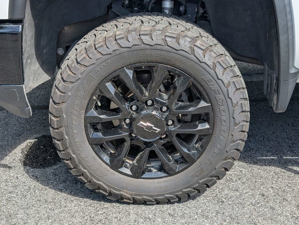 Used 2024 Summit White Chevrolet Custom image 11