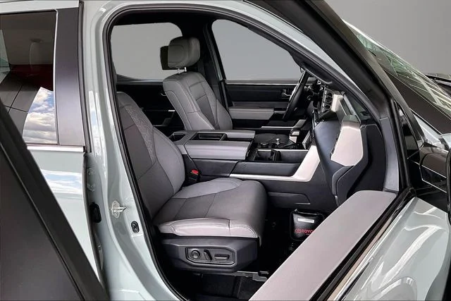 Used 2025  Toyota Limited image 26