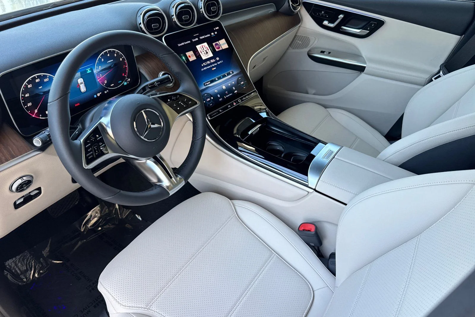 New 2027 Polar White Mercedes-Benz GLC 300 image 7