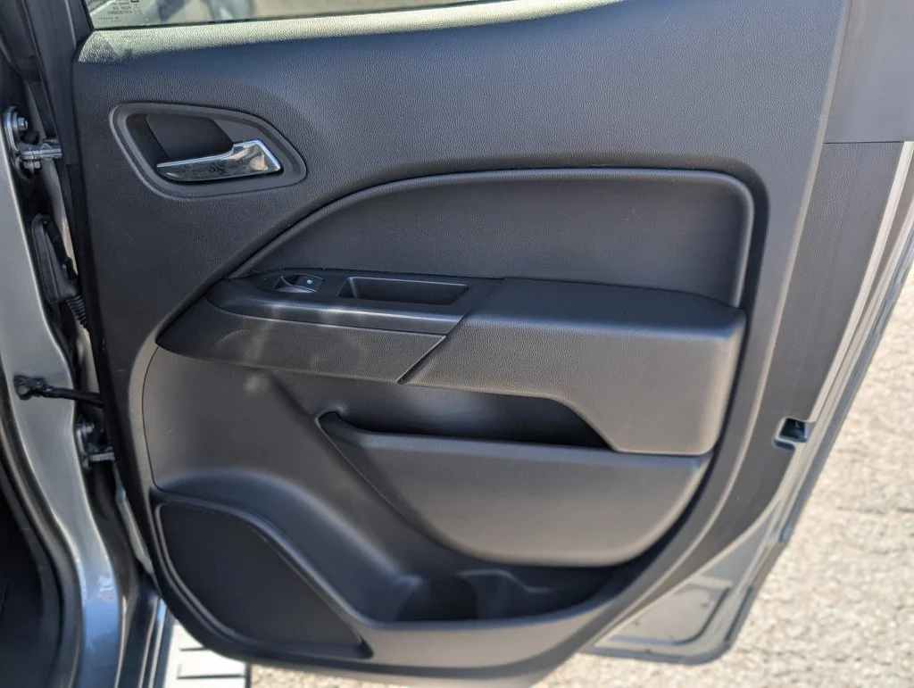 Used 2019 SATIN STEEL METALLIC Chevrolet 2WD LT image 27
