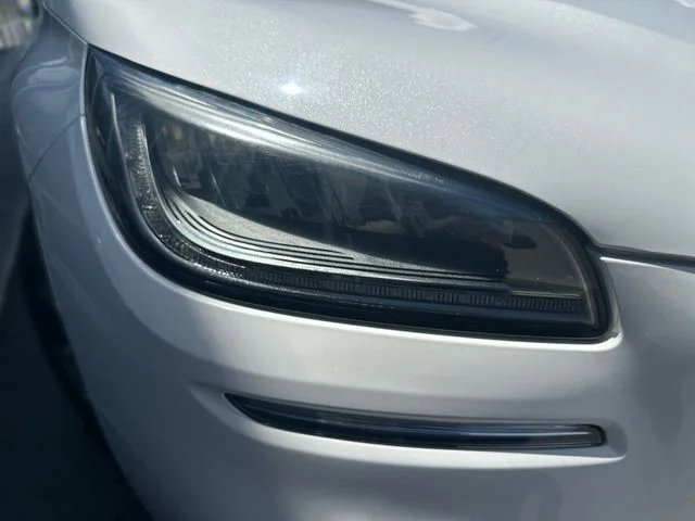 Used 2020 White Lincoln Standard image 9