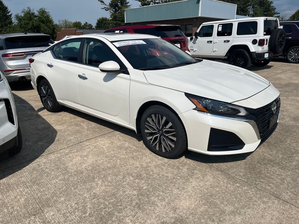 Used 2023 White Nissan 2.5 SV image 6