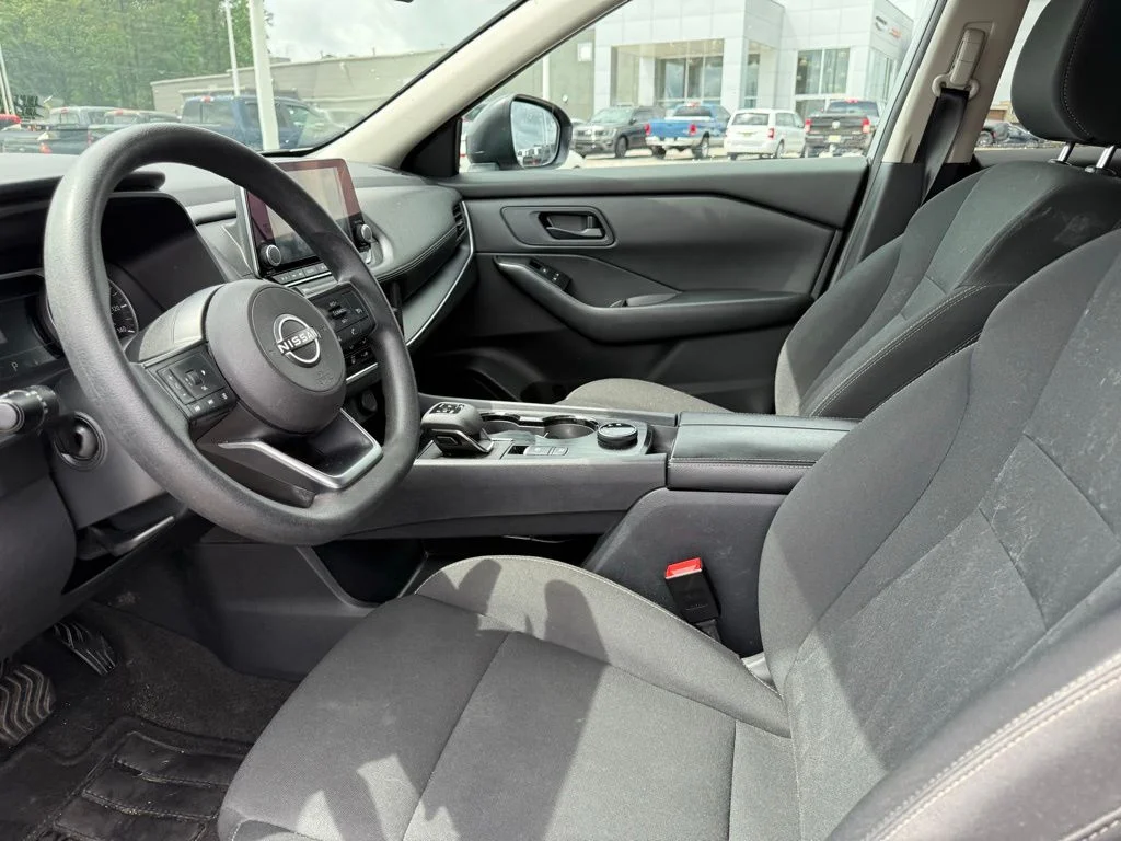 Used 2024 Silver Nissan S image 7