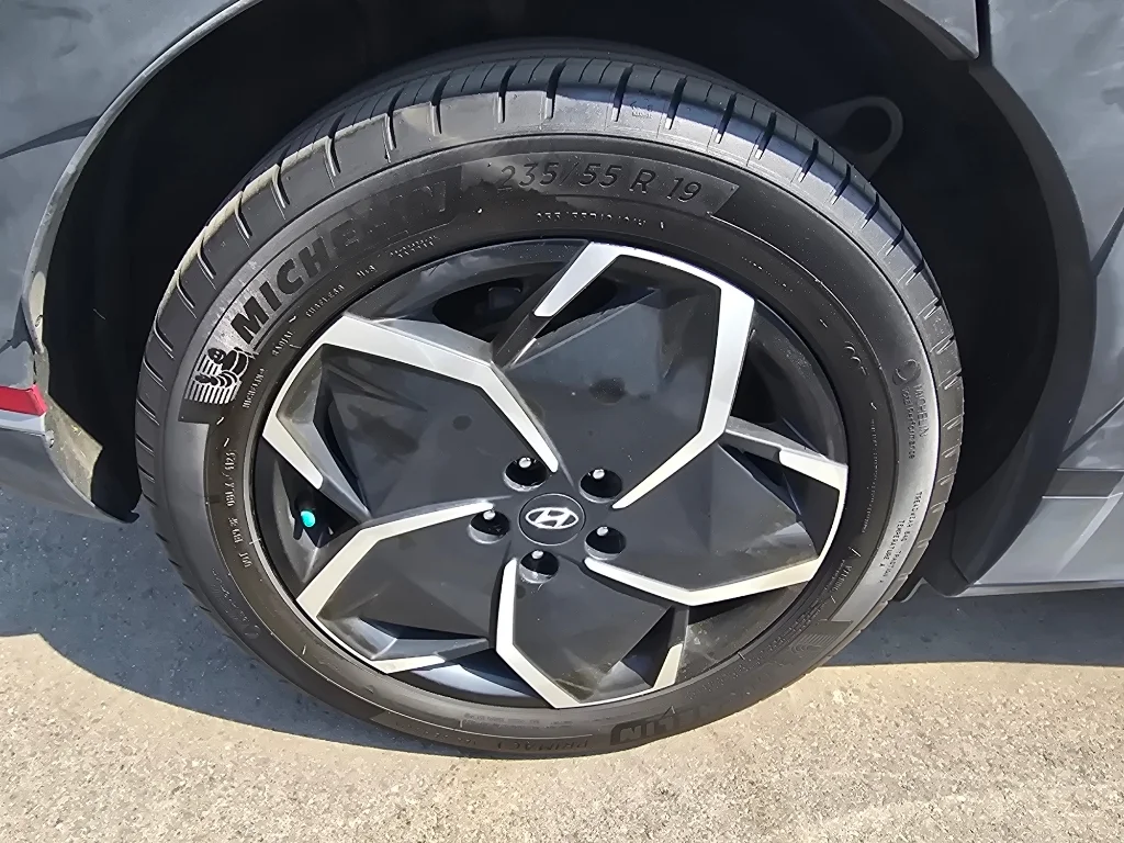 Used 2024 Cyber Gray Hyundai SEL image 9