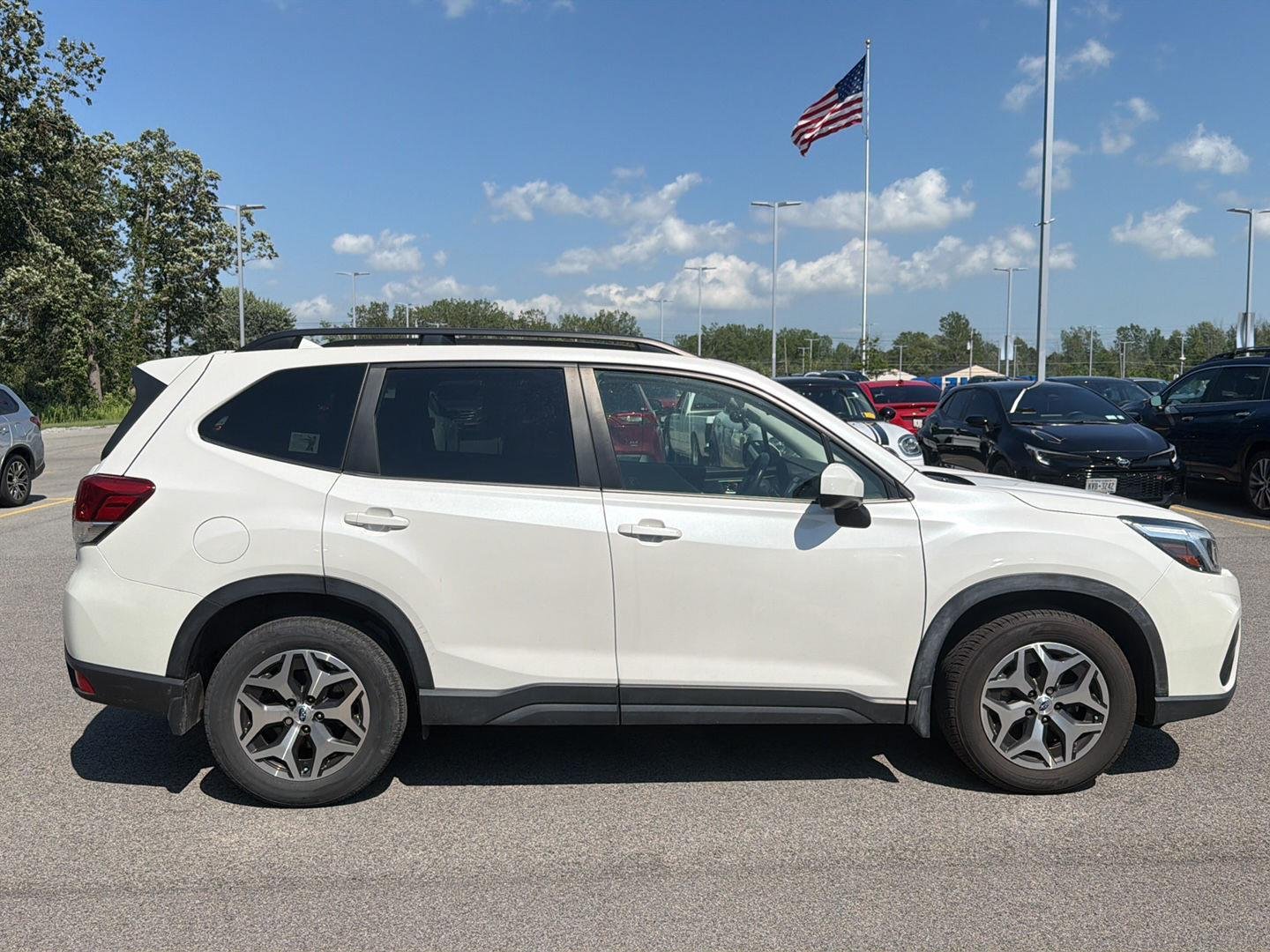 Used 2021 Crystal White Pearl Subaru Premium image 3