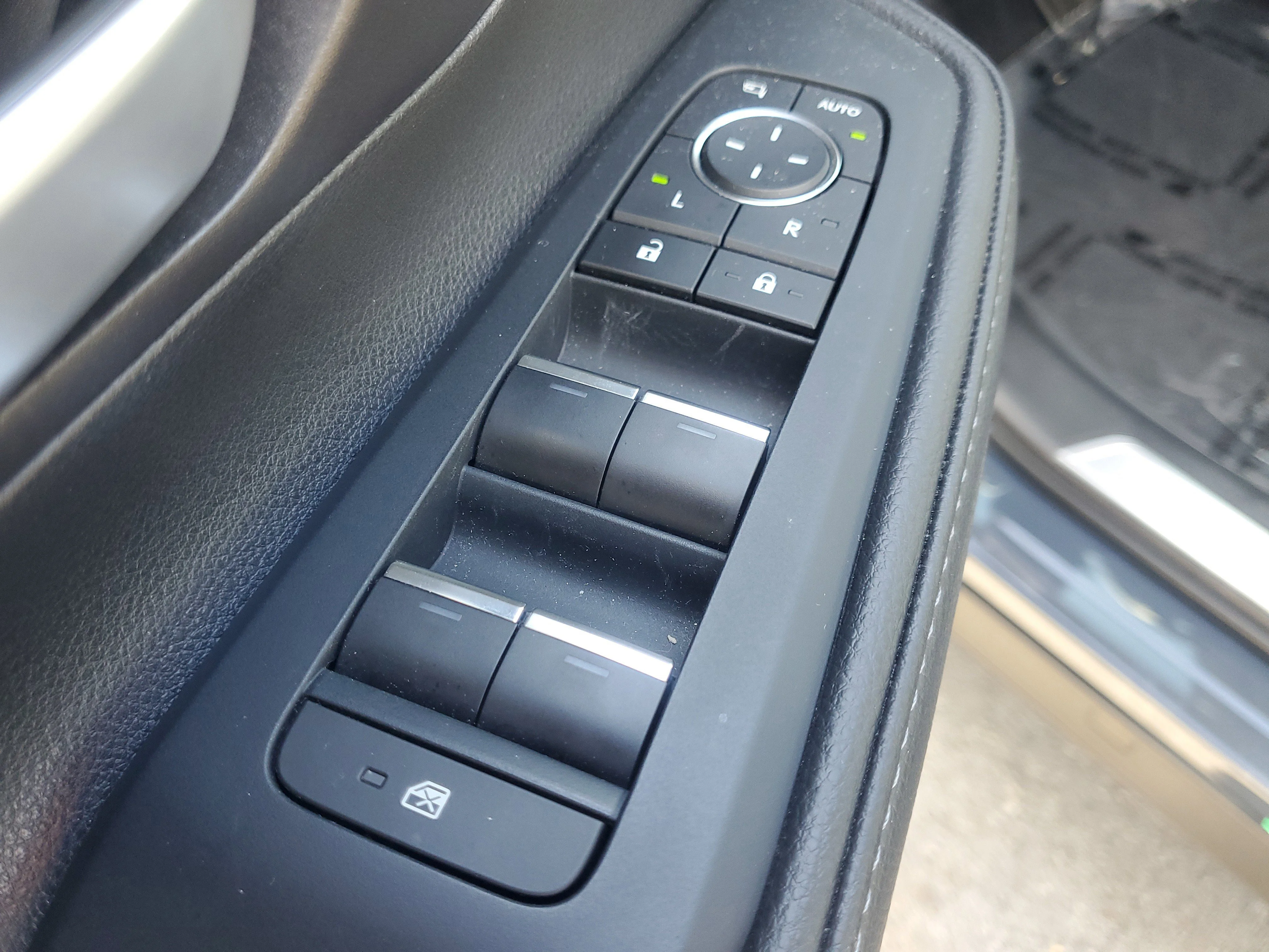 Used 2024 Cloud Toyota Platinum image 21
