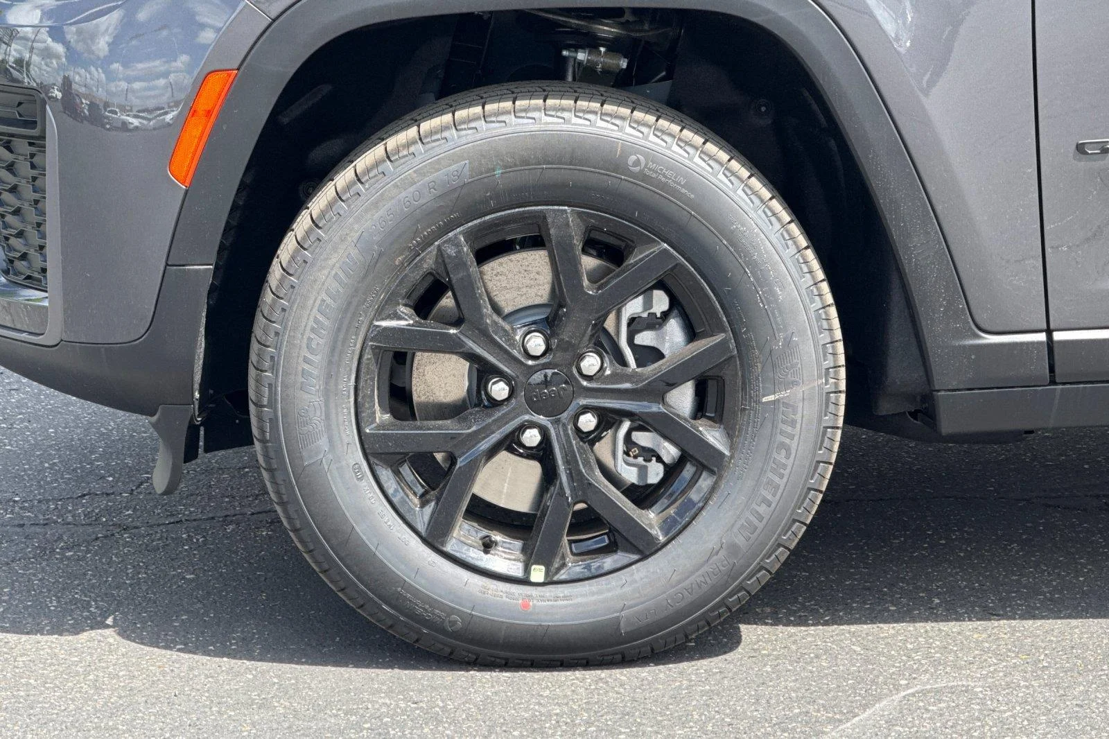 New 2026 Baltic Gray Metallic Clear-Coat Exterior Paint Jeep Laredo Altitude image 26
