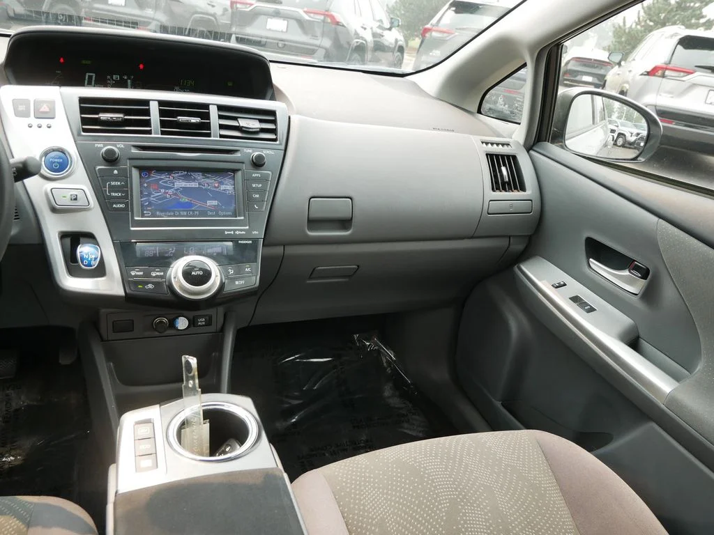 Used 2014 Silver Toyota Three image 15