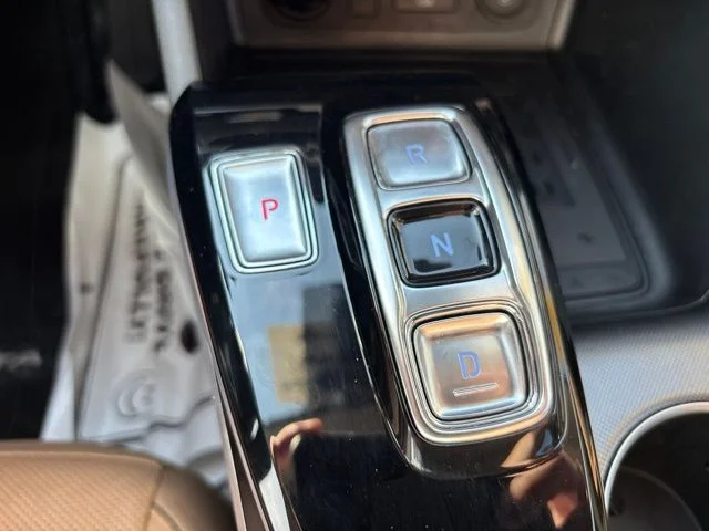 Used 2021 Hyper White Hyundai Limited image 28
