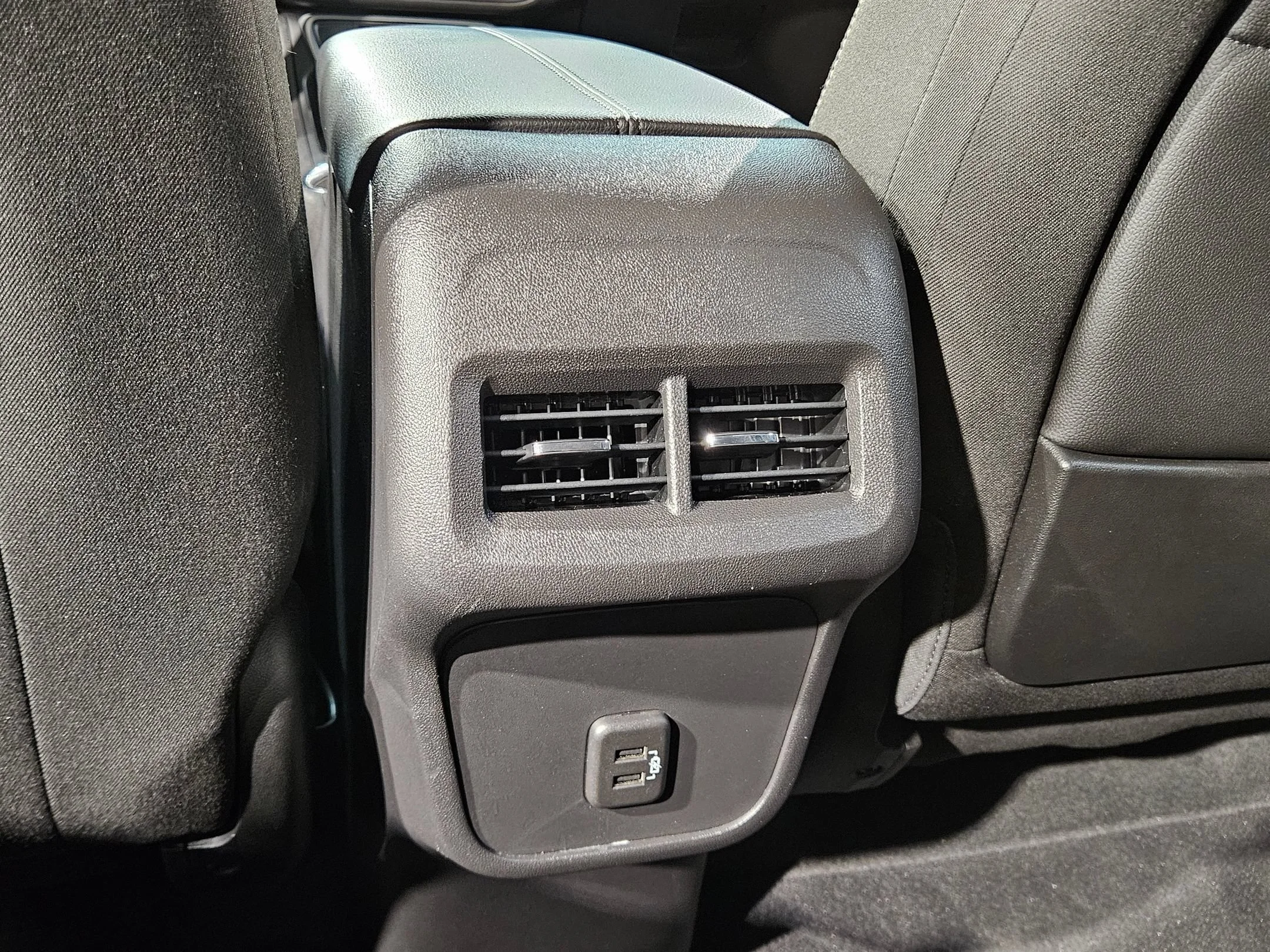 Used 2024 Summit White GMC SLE image 35