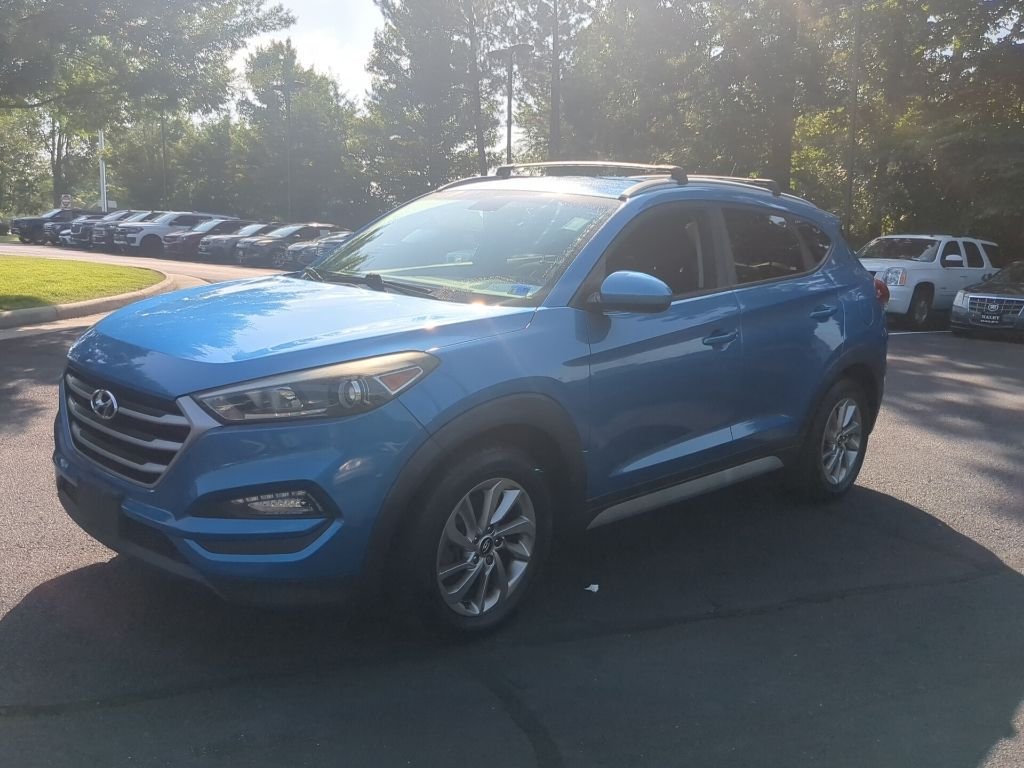 Used 2017 Blue Hyundai SE image 1