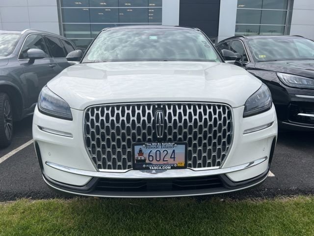 Used 2023 White Metallic Lincoln Standard image 2