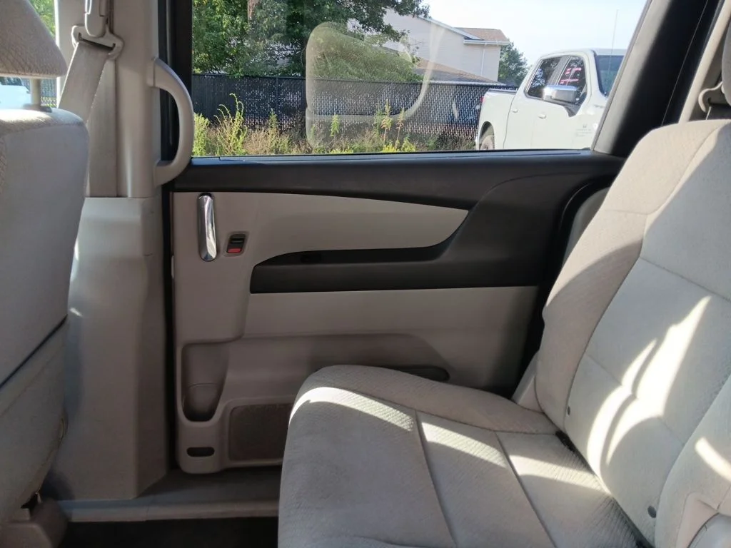 Used 2016 Modern Steel Metallic Honda LX image 28