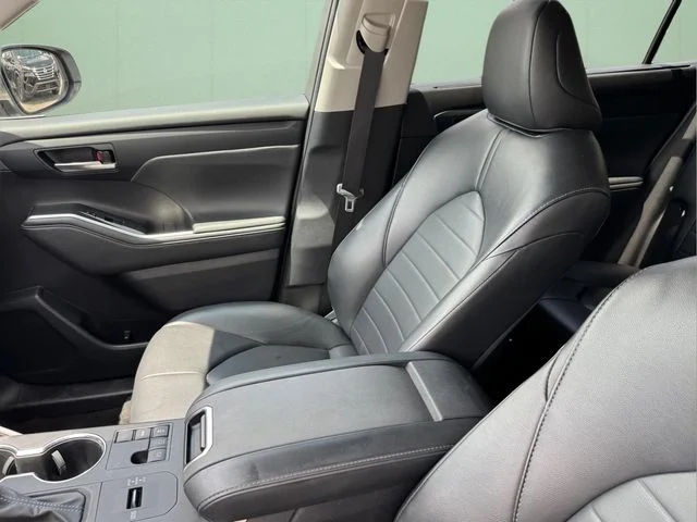 Used 2024 Silver Toyota XLE image 9