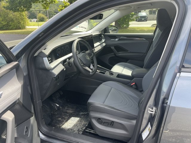 2026 Volkswagen Tiguan SE - Photo 11