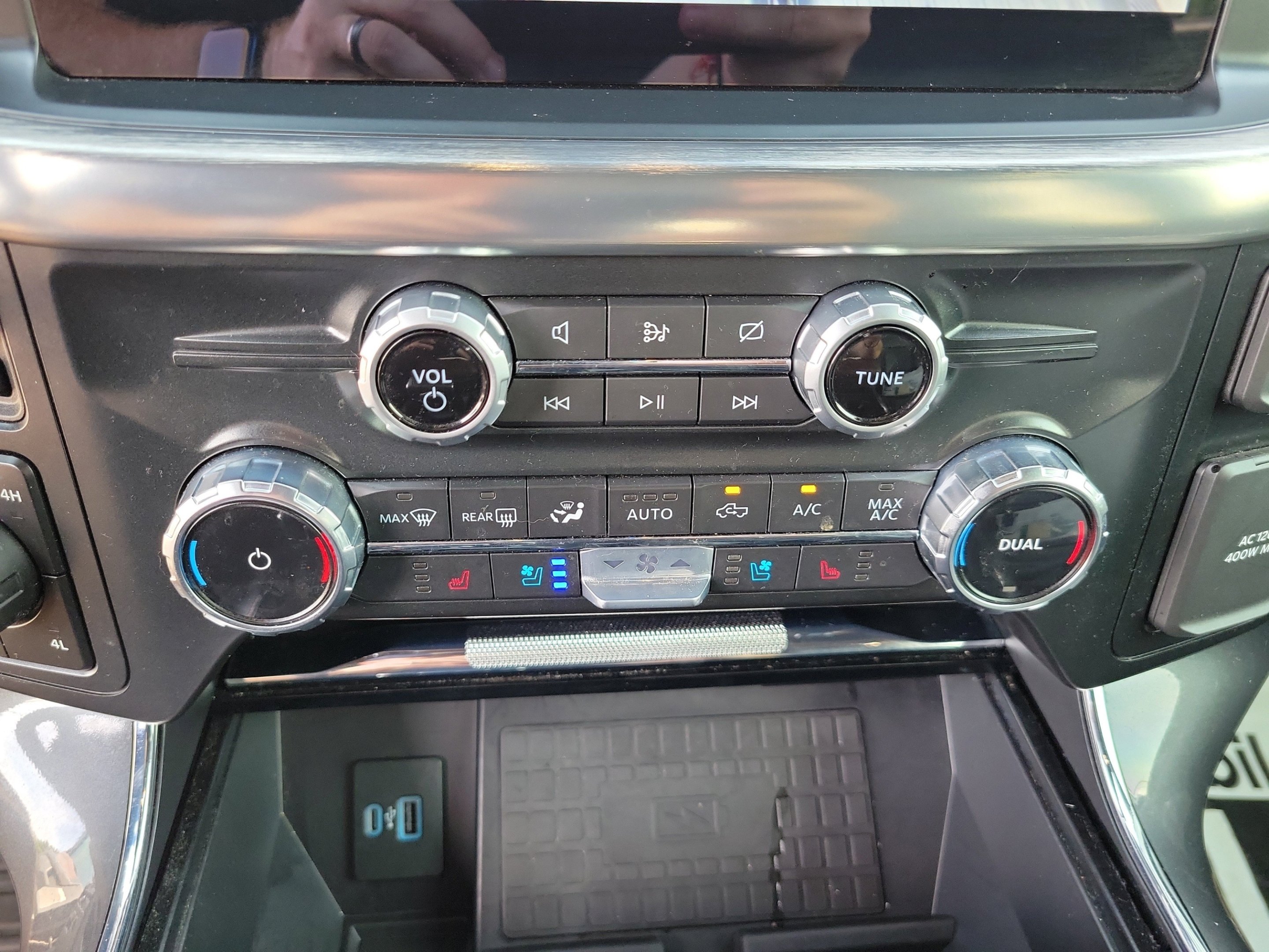 Used 2022 Black Metallic Ford Lariat image 20