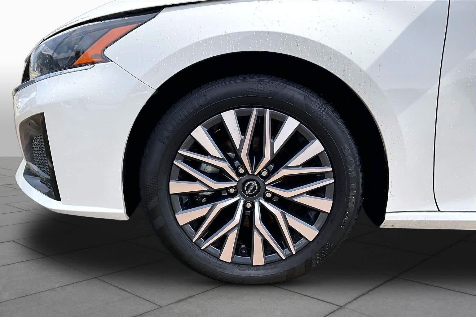 Used 2025 Glacier White Nissan SV image 10