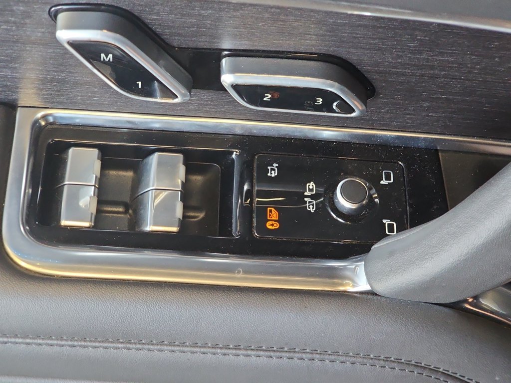 Certified Used 2023 Black Land Rover First Edition image 30