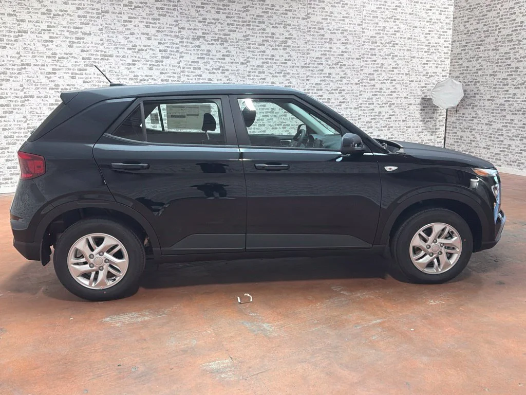 New 2026 Onyx Black Hyundai SE image 8