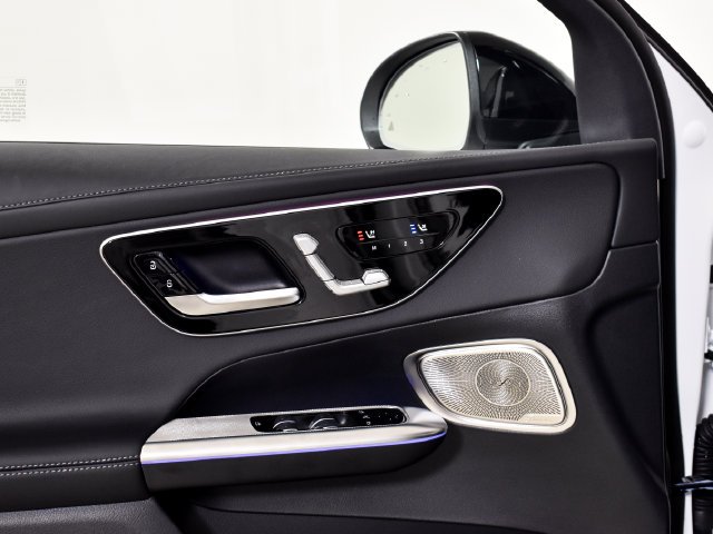 New 2027 MANUFAKTUR Moonlight White Metallic Mercedes-Benz  image 19