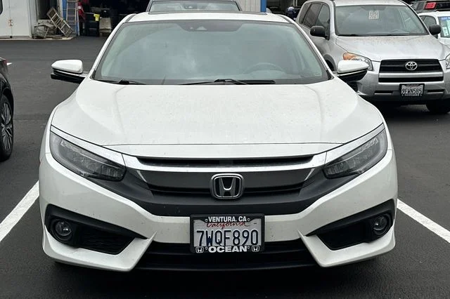 Used 2017 White Orchid Pearl Honda Touring image 3