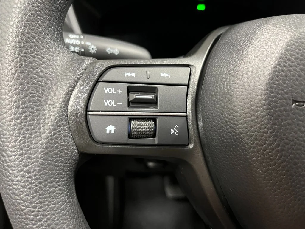 New 2027 Platinum White Pearl Honda LX image 18