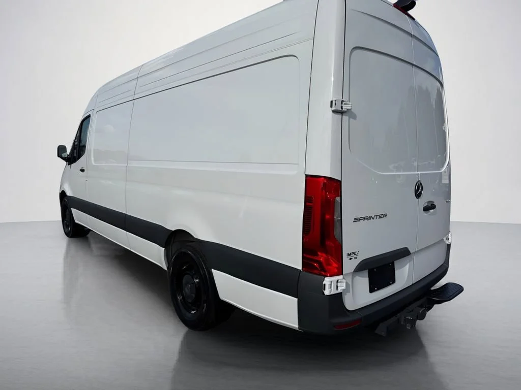 Used 2025 White Mercedes-Benz  image 4