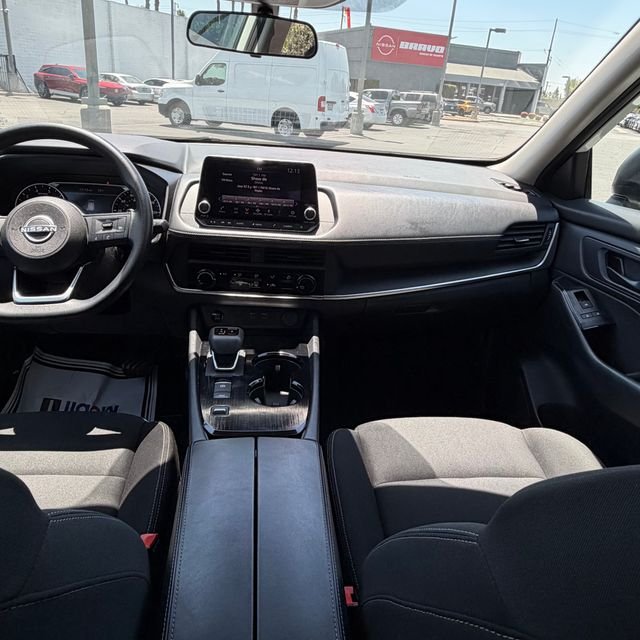 Used 2024 White Nissan S image 31