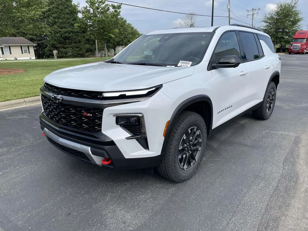 New 2026 Polar White Tricoat Chevrolet Z71 image 3