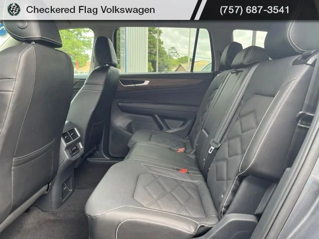 Used 2024 Platinum Gray Metallic Volkswagen 2.0T SE w/Technology image 27