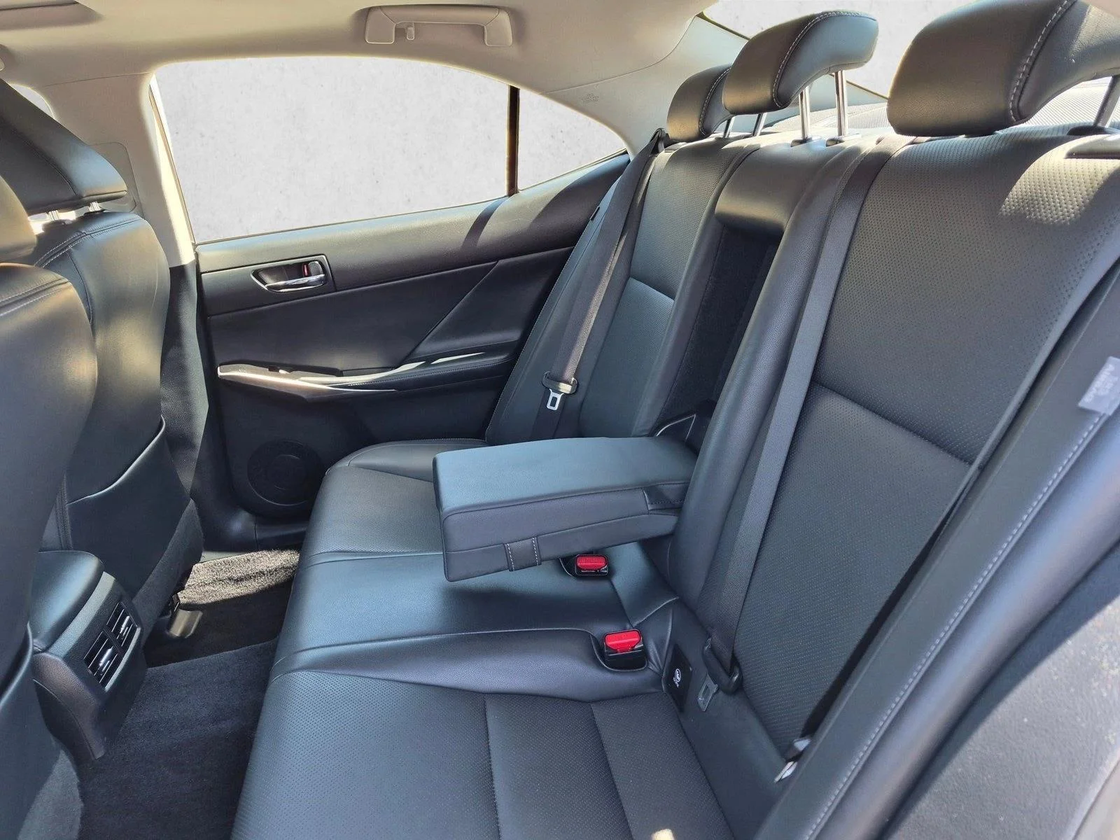 Used 2014 Obsidian Lexus  image 18