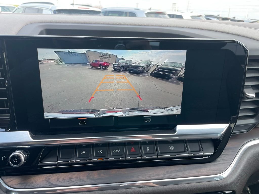 Used 2025 White GMC SLT image 19