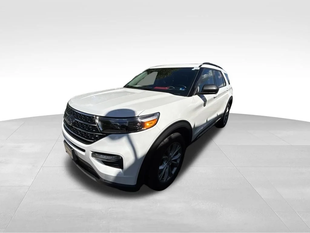 Used 2023 White Ford XLT image 2