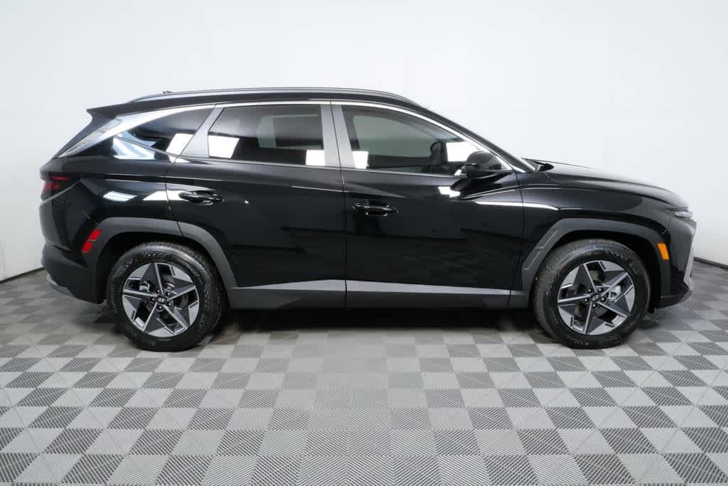 New 2026 Phantom Black Hyundai SEL FWD image 3