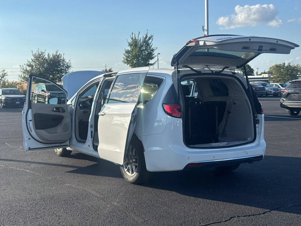 Used 2024 White Chrysler Touring L image 19