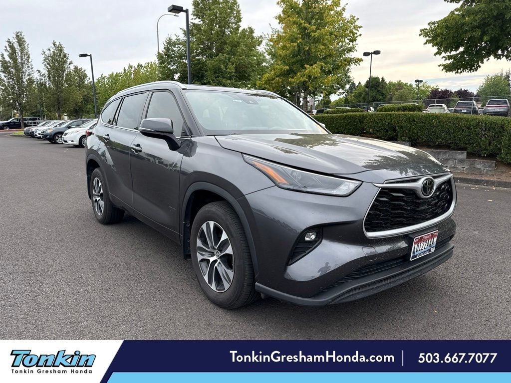 Used 2022 Magnetic Gray Metallic Toyota XLE image 1