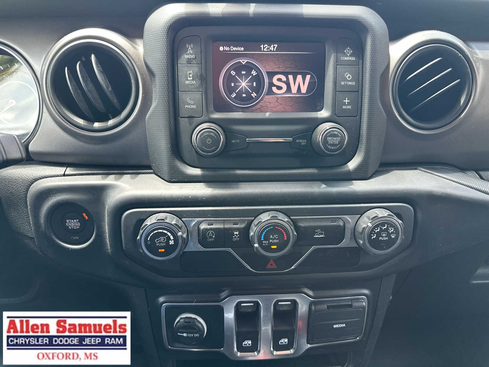 Used 2021 Hellayella Clearcoat Jeep Sport S image 19