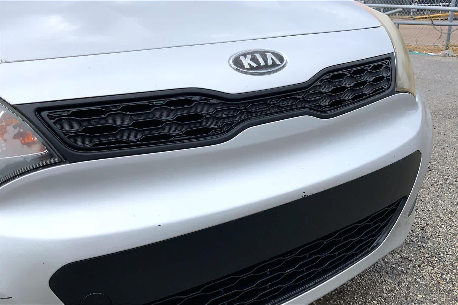 Used 2012 Bright Silver Kia LX image 27