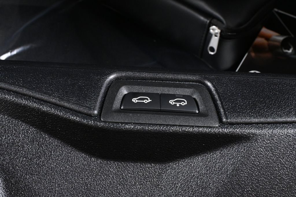 Used 2027 Black BMW xDrive40i image 41